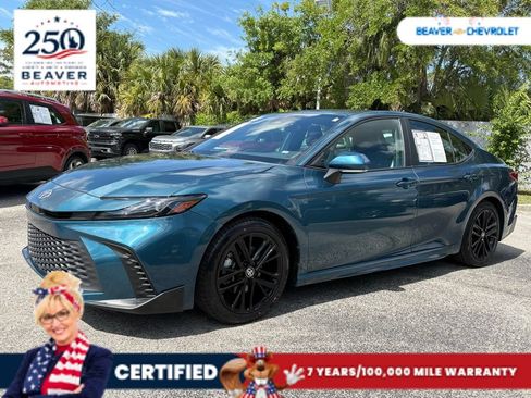 Used 2025 Toyota Camry SE FWD image 1
