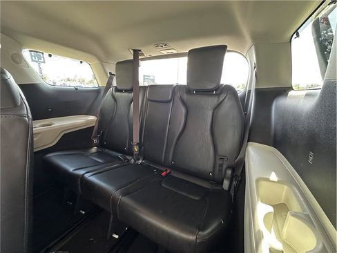 Used 2022 Kia Carnival EX FWD image 17