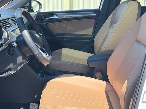 Used 2024 Volkswagen Tiguan SE R-Line FWD image 5