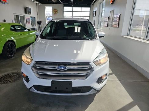 Used 2017 Ford Escape SE image 2