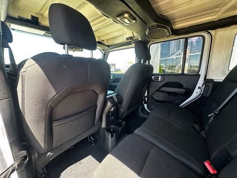 Used 2019 Jeep Wrangler Unlimited Sahara AWD/4WD image 23