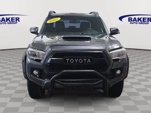 Used 2017 Toyota Tacoma TRD Sport AWD/4WD image 2