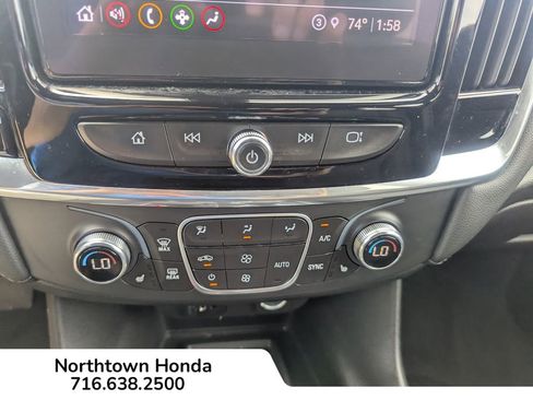 Used 2022 Chevrolet Traverse LT image 18