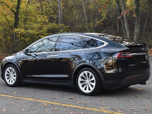 Used 2018 Tesla Model X 75D image 7