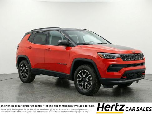 Used 2025 Jeep Compass Trailhawk AWD/4WD image 1