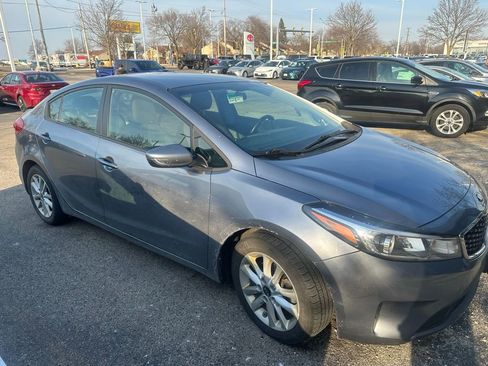 Used 2017 Kia Forte S FWD image 1
