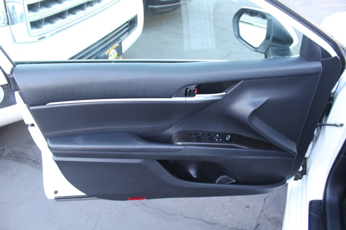 Used 2022 Toyota Camry SE w/ Carpet Mat Package (TMS) FWD image 17