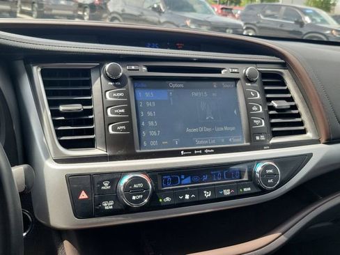 Used 2018 Toyota Highlander XLE AWD/4WD image 20