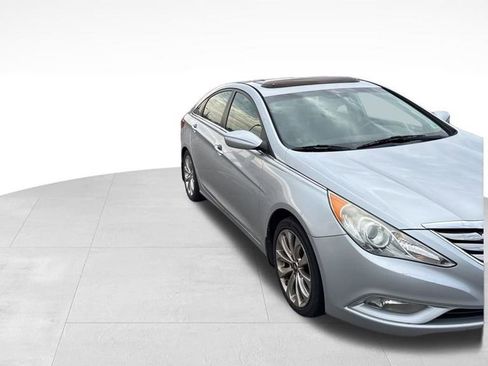 Used 2013 Hyundai Sonata SE w/ Navigation & Sunroof Pkg image 11