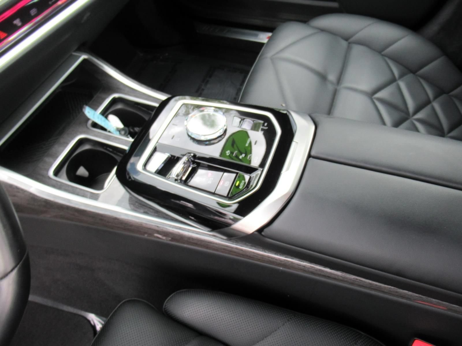 Used 2023 BMW 740i RWD image 19