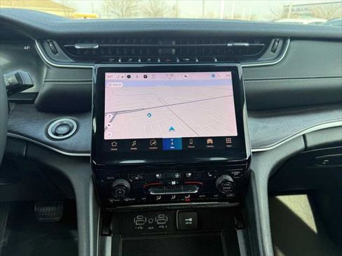 Certified 2024 Jeep Grand Cherokee Limited w/ Luxury Tech Group II image 24