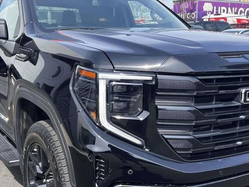 Used 2022 GMC Sierra 1500 Elevation w/ LPO, Elevation Black Package AWD/4WD image 12