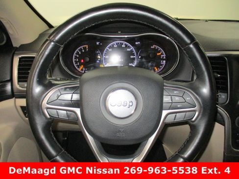 Used 2020 Jeep Grand Cherokee Laredo image 19