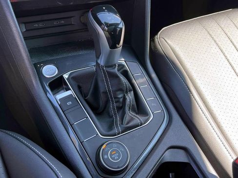 Used 2022 Volkswagen Tiguan SE R-Line image 28