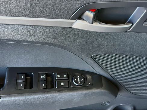 Used 2019 Hyundai Elantra SE w/ Cargo Package FWD image 15