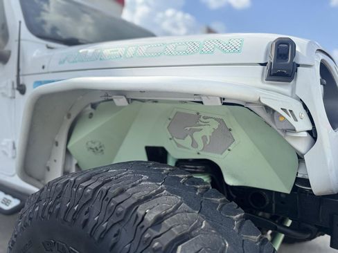 Used 2018 Jeep Wrangler Unlimited Rubicon AWD/4WD image 14