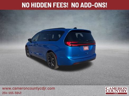 New 2026 Chrysler Pacifica Limited w/ S Appearance Package FWD image 5