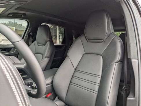 New 2025 Porsche Cayenne Turbo image 6