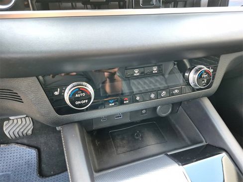 Used 2024 Mitsubishi Outlander SEL image 58