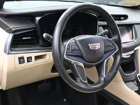 Used 2019 Cadillac XT5 FWD image 17