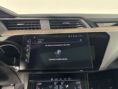 Used 2023 Audi e-tron Premium Plus w/ Premium Plus Package AWD/4WD image 15