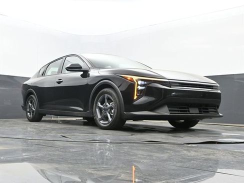 Used 2025 Kia K4 LXS image 9