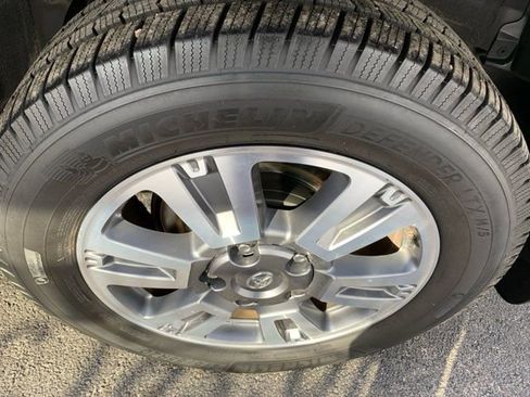 Used 2019 Toyota Sequoia Platinum image 9