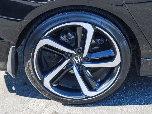 Used 2018 Honda Accord Sport image 11