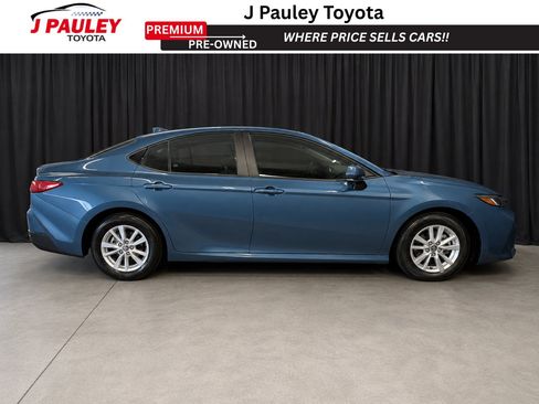 Used 2025 Toyota Camry LE FWD image 4