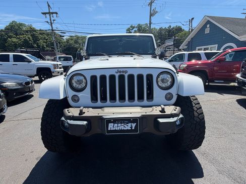 Used 2017 Jeep Wrangler Unlimited Sahara AWD/4WD image 9