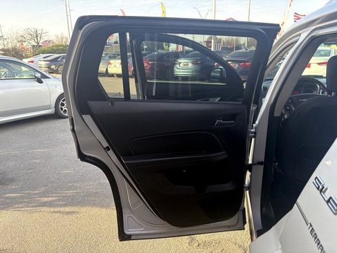 Used 2011 GMC Terrain SLE image 10