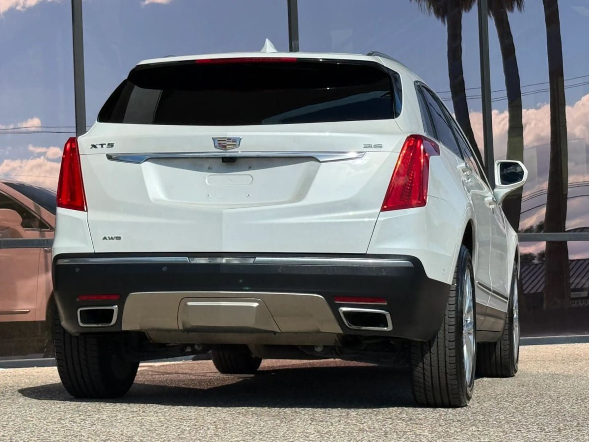 Used 2017 Cadillac XT5 Platinum w/ Driver Assist Package AWD/4WD image 11