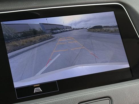 Used 2022 Cadillac XT4 Luxury w/ Cold Weather Package image 17