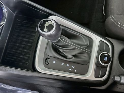 Used 2022 Hyundai Venue SEL FWD image 20