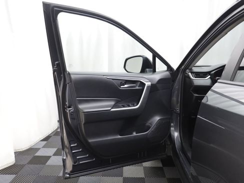 Used 2024 Toyota RAV4 XLE FWD image 4