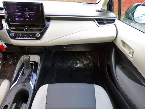 Used 2023 Toyota Corolla LE FWD image 30