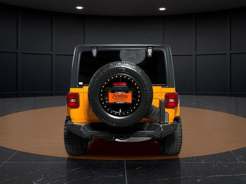 Used 2018 Jeep Wrangler Unlimited Sahara w/ Uconnect 4C Nav & Sound Group AWD/4WD image 4