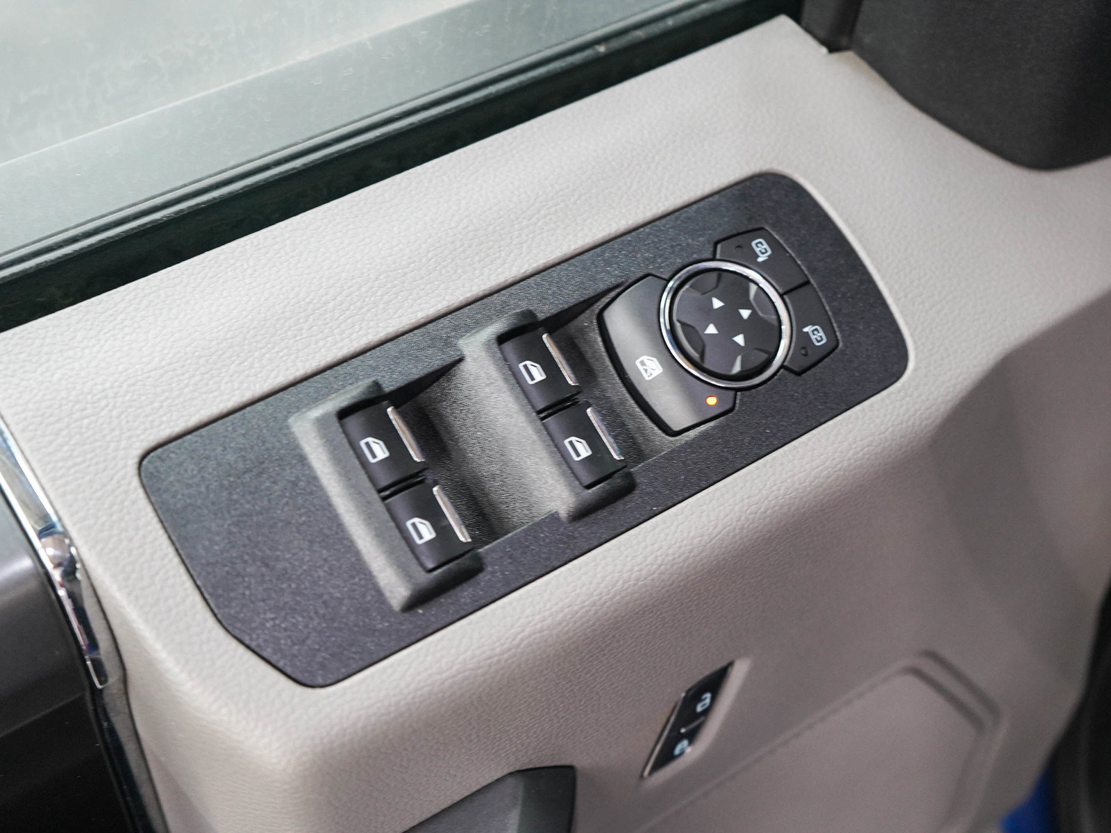 Used 2018 Ford F150 XLT w/ Equipment Group 302A Luxury AWD/4WD image 19