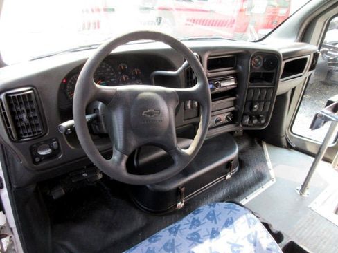 Used 2009 Chevrolet Kodiak C4500 2WD Regular Cab image 6
