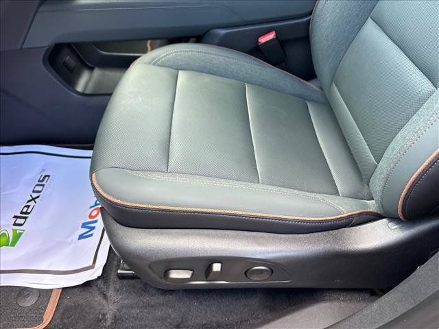Certified 2025 GMC Acadia AT4 AWD/4WD image 21