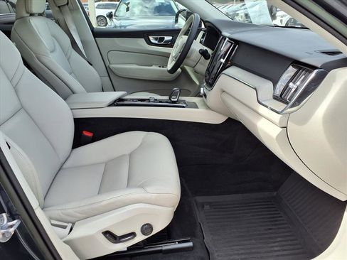 Certified 2023 Volvo XC60 B5 Plus w/ Protection Package Premier image 11