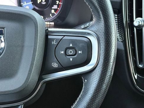 Used 2021 Volvo XC40 T4 R-Design w/ Advanced Package image 19