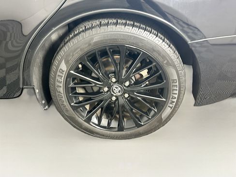 Used 2020 Toyota Camry SE image 11