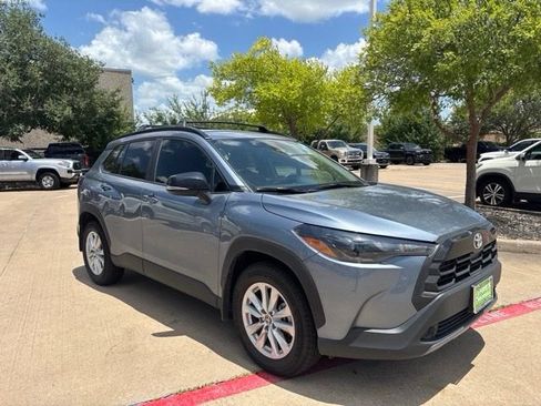 Used 2026 Toyota Corolla Cross LE FWD image 3