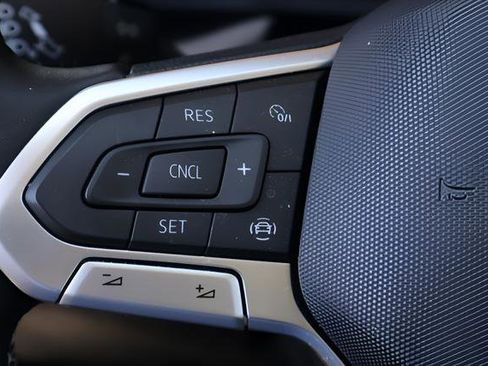Certified 2022 Volkswagen Taos SE w/ Panoramic Sunroof Package FWD image 22