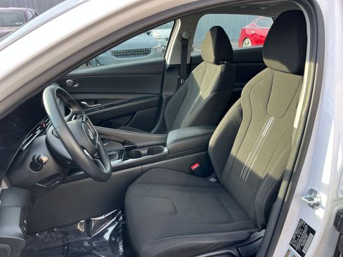 Used 2025 Hyundai Elantra SEL image 36