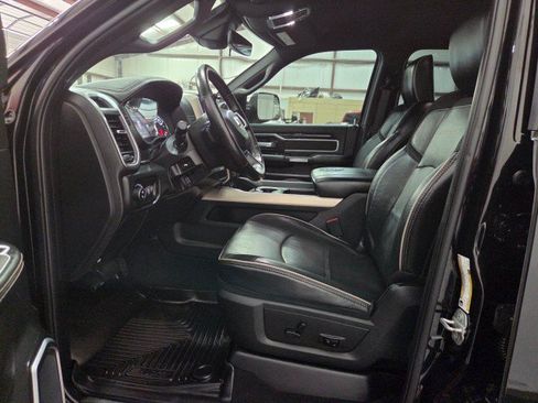 Used 2019 RAM 2500 Laramie w/ Black Appearance Package AWD/4WD image 6