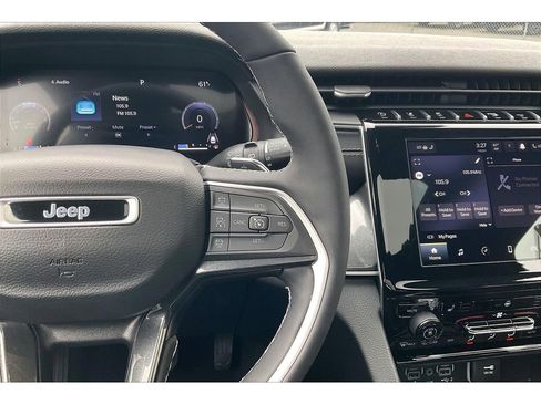 Used 2023 Jeep Grand Cherokee Altitude AWD/4WD image 19