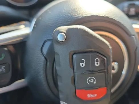 Used 2022 Jeep Wrangler Unlimited Sahara image 30