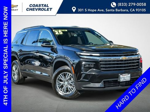 Used 2025 Chevrolet Traverse LT w/ Driver Confidence Package FWD image 1